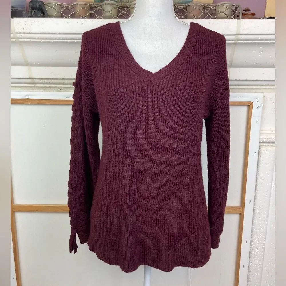 American Eagle V neck Sweater w/braided lacing on sleeves oversized